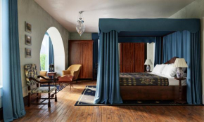 Shenandoah Mansions, an Ash Hotel